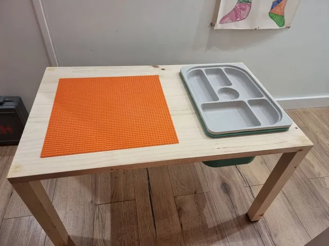 mesa con la base separadora