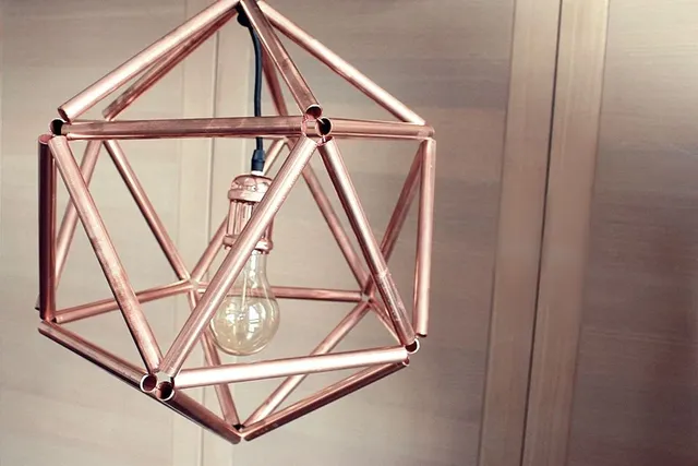 ya está finalizada tu lámpara icosaedro DIY