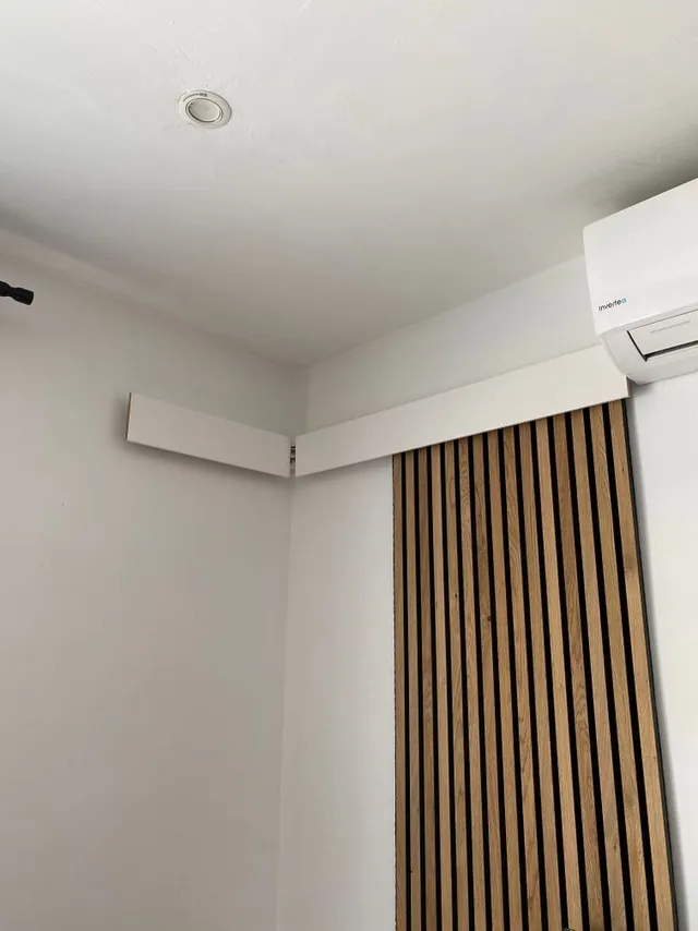 Ideas de decoración para el salón para ocultar la canaleta del aire  acondicionado