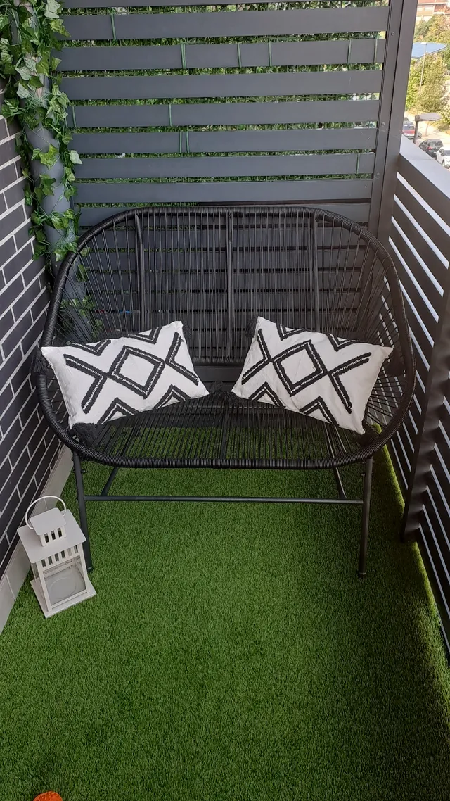 Césped artificial en balcón