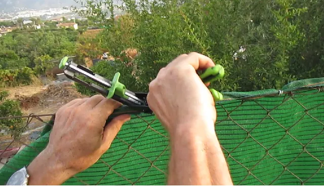 Cómo colocar malla de ocultación en enrejado