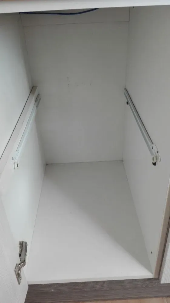 Transforma tu armario de cocina: cambia una balda por un cajón con guías correderas