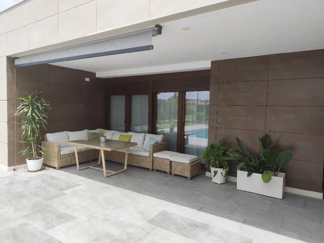 Acondicionando el porche y la zona de piscina