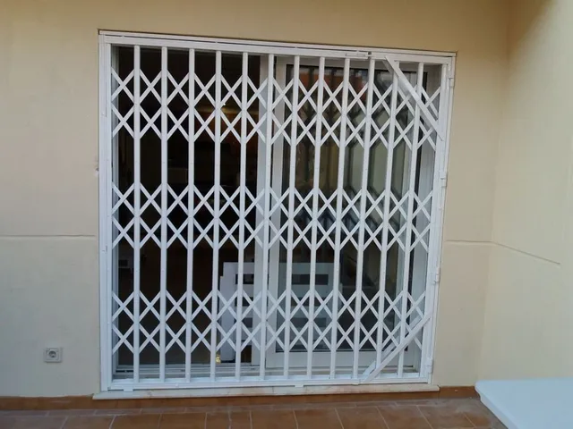 Aprende cómo colocar rejas extensibles