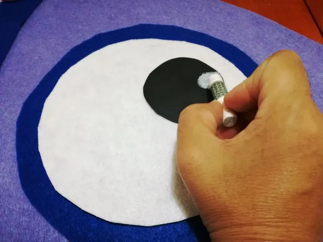 disfraz-pez-fieltro-ojo.jpg disfraz-pez-fieltro-ojo.jpg