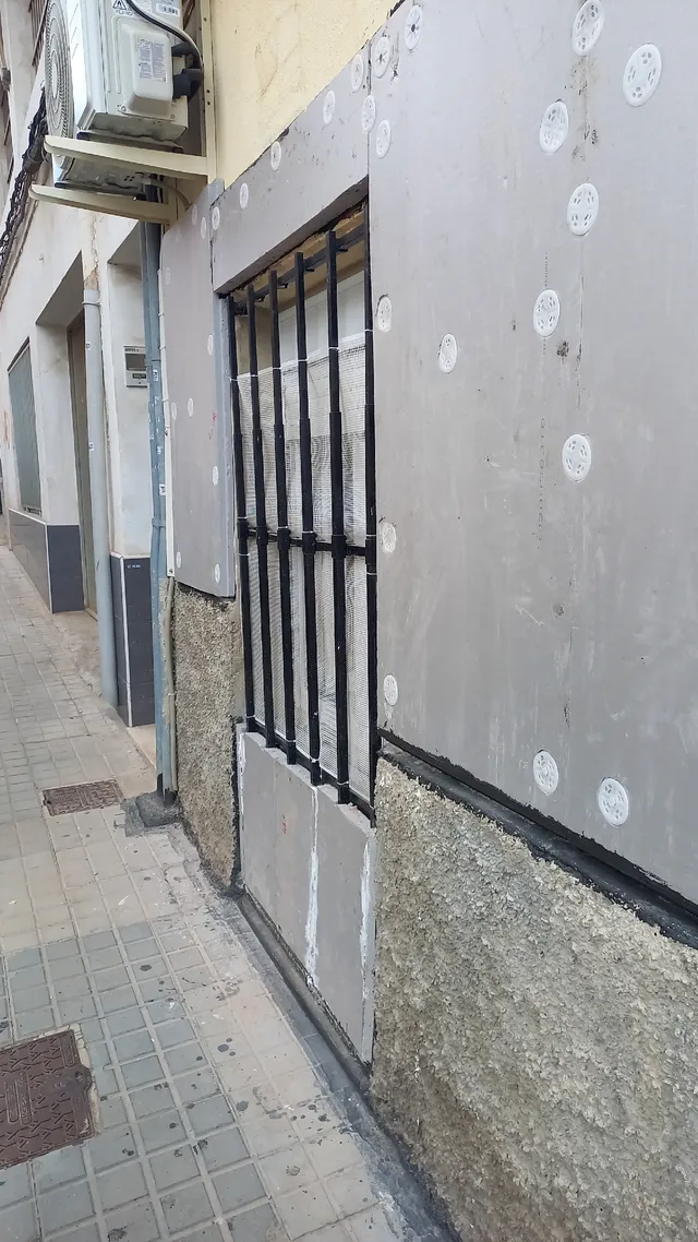 Aislamiento de la Fachada con sistema SATE y pintura termica