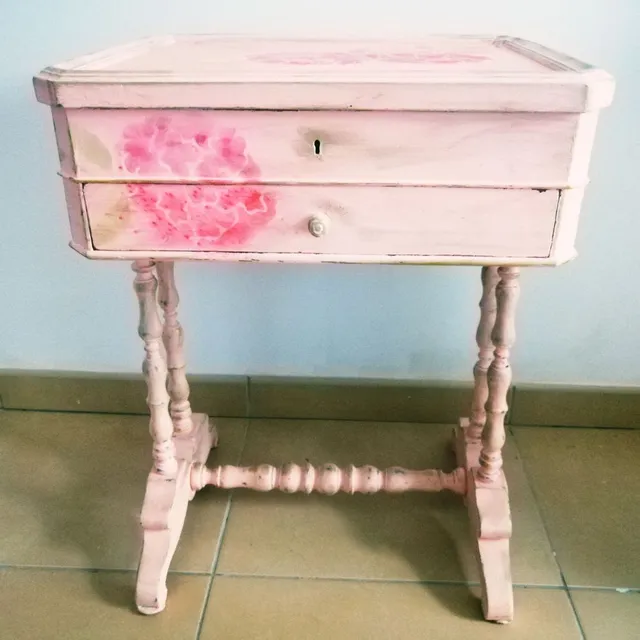 Customiza un costurero antiguo con la chalk paint de Luxens