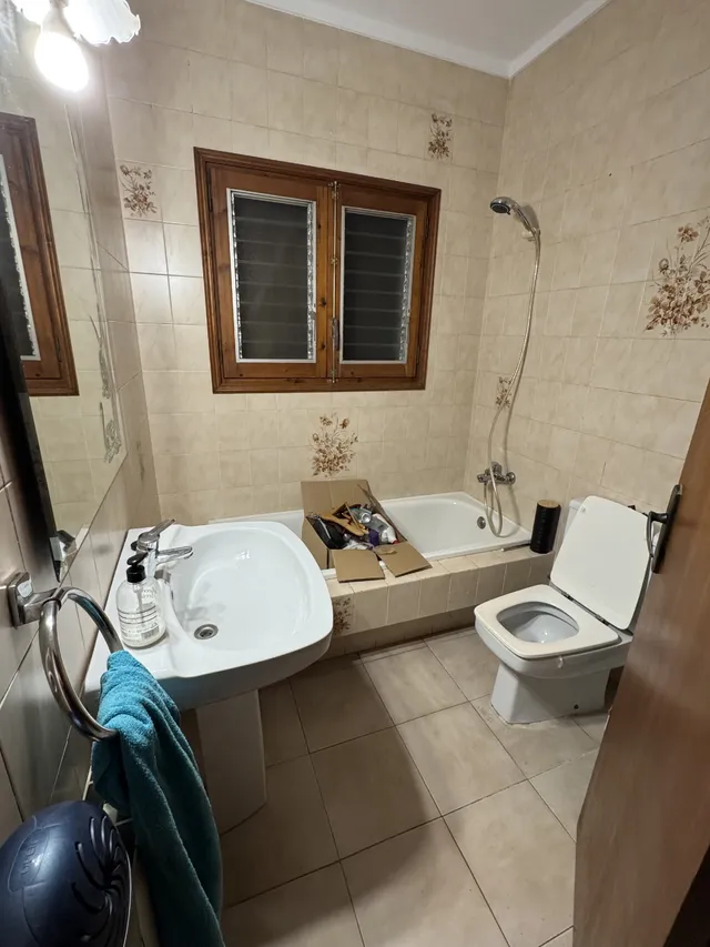 Reforma de baño sin obras: cambio de look y más moderno con pintura para azulejos ✨