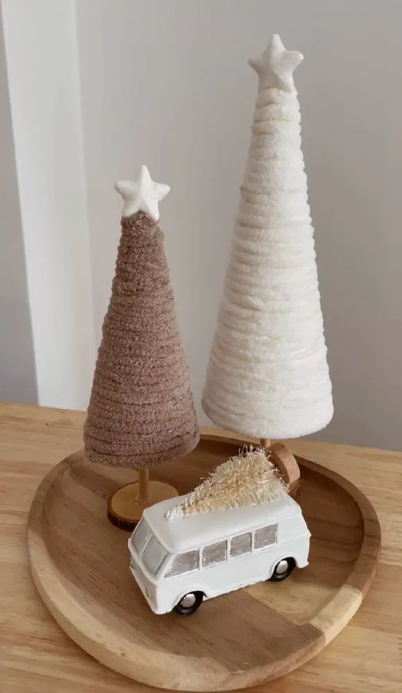 ✨ DIY de arboles navideños con conos de corcho 🎄