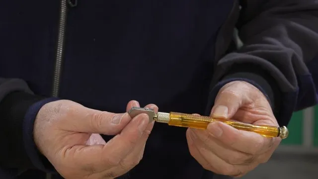 Cortar-vidrio-y-cristal_01.jpg Cortar-vidrio-y-cristal_01.jpg