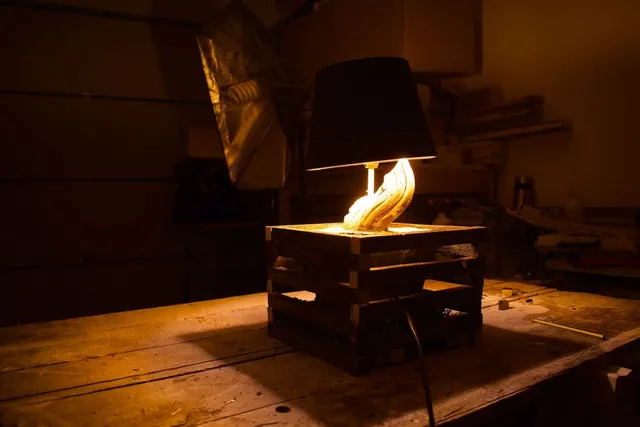 IDEA HACK: macetero-lámpara con material reciclado