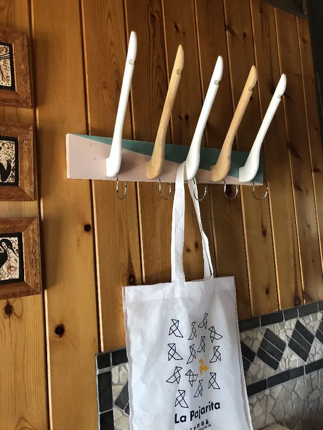 Diseña un mueble con perchas