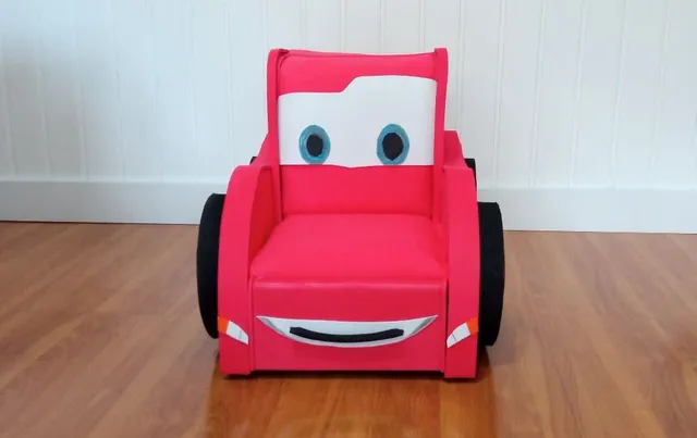SILLON DE CARTÓN / RAYO McQUEEN