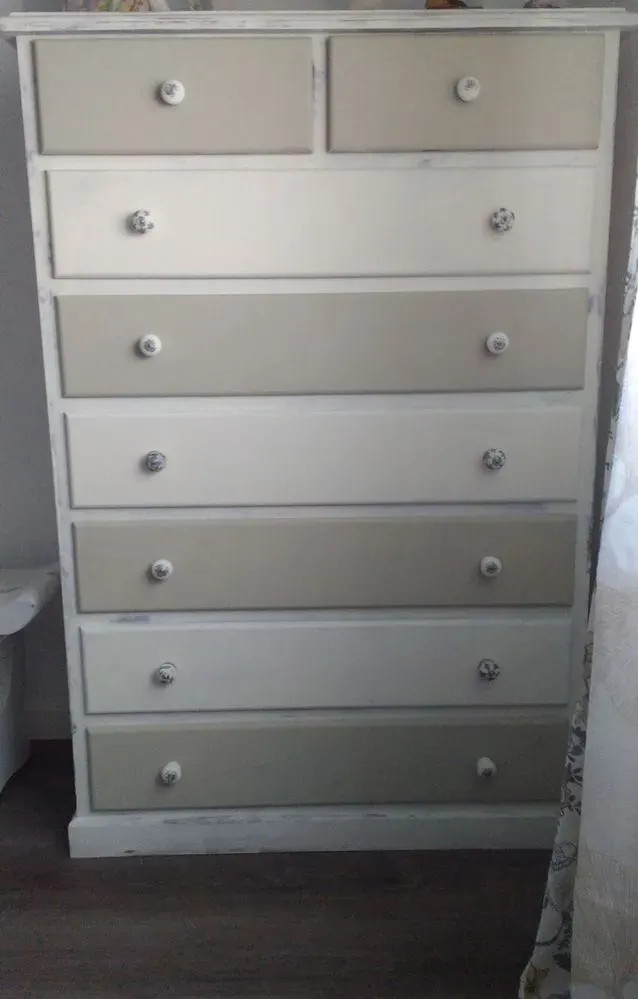 Restauración de cómoda reciclada con pintura a la tiza