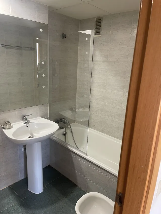 Instalación de mampara para bañera