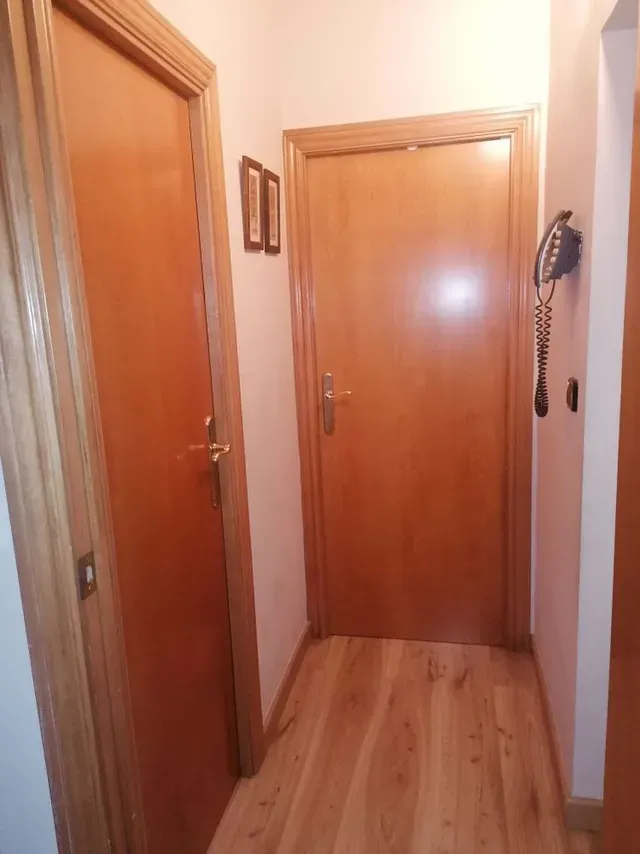 Restauración de puertas con pintura blanca: renueva y moderniza tu hogar