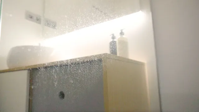 CÓMO LIMPIAR UNA MAMPARA DE MANERA EFICAZ