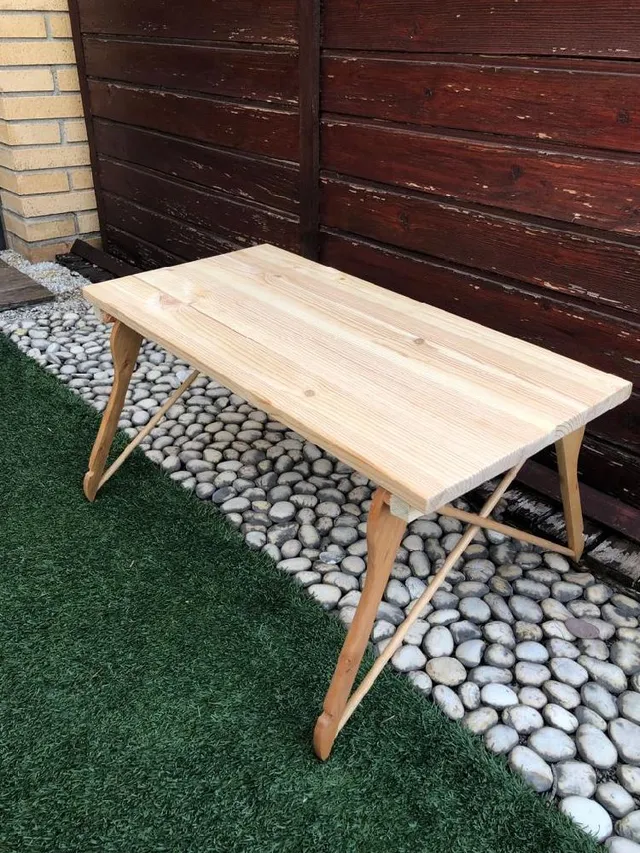 Mesa madera de pino y patas de perchas