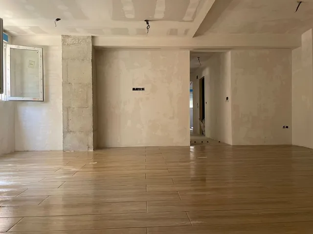 Reforma integral: incorporar balcón en salón abierto