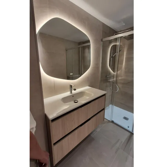 Reforma completa de baño: cambio de bañera por plato de ducha