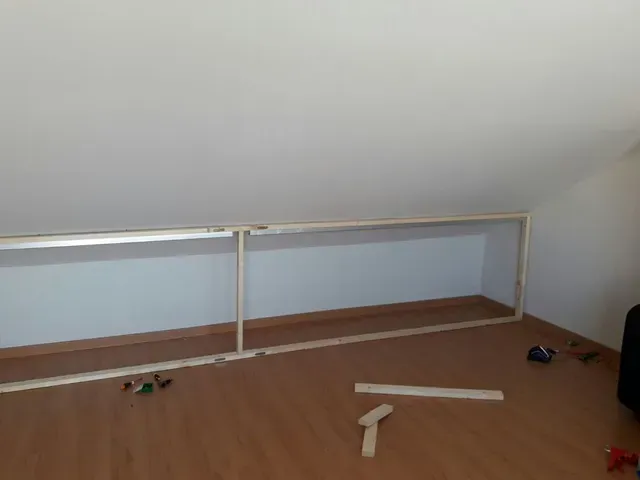 Construcción de un armario empotrado en la buhardilla