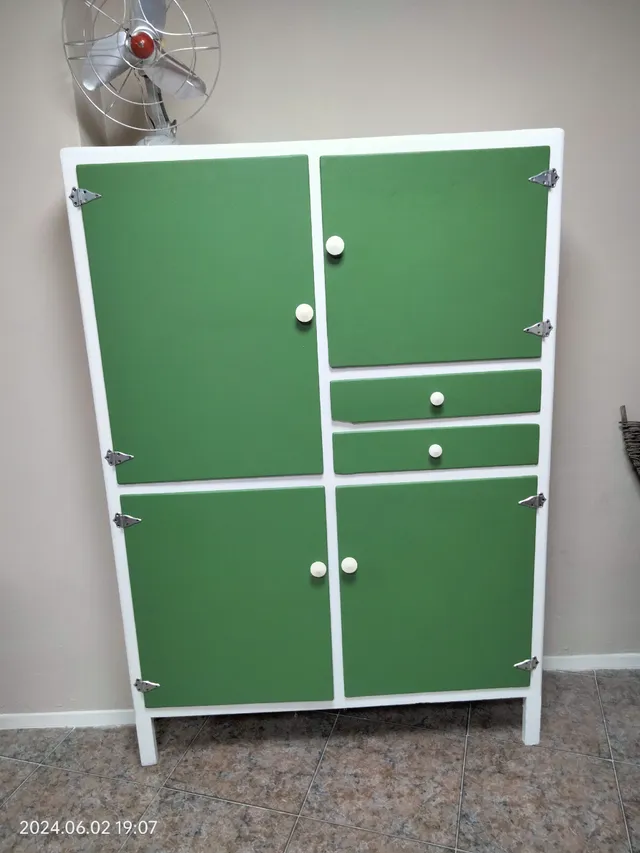 Restauración de una alacena de la abuela