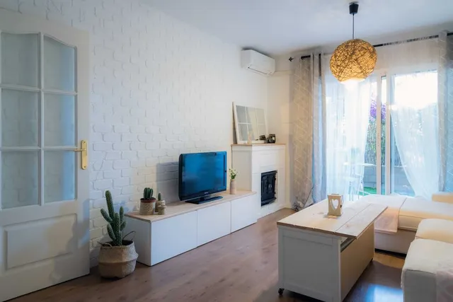 Instalación de una pared de imitación de ladrillo