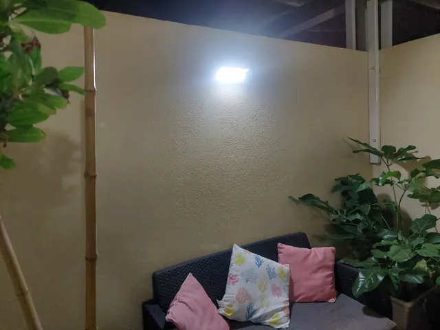 Foco Led solar con sensor de movimiento