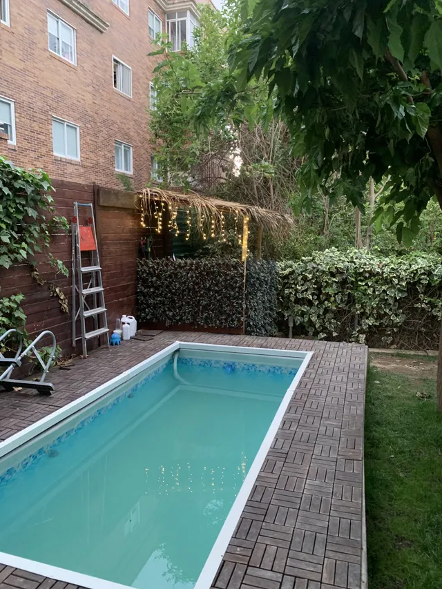 Piscina tubular integrada + cobertizo