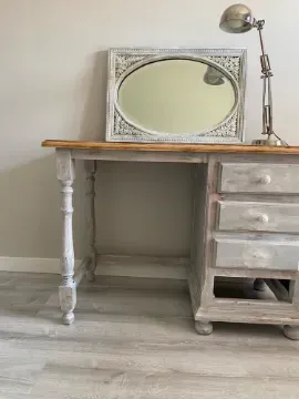 Restauración de un escritorio con pintura