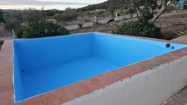 Renovación de piscina de obra: reparación y pintura paso a paso