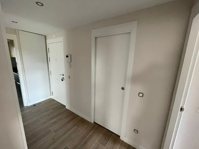 Decorar recibidor de casa con papel pintado