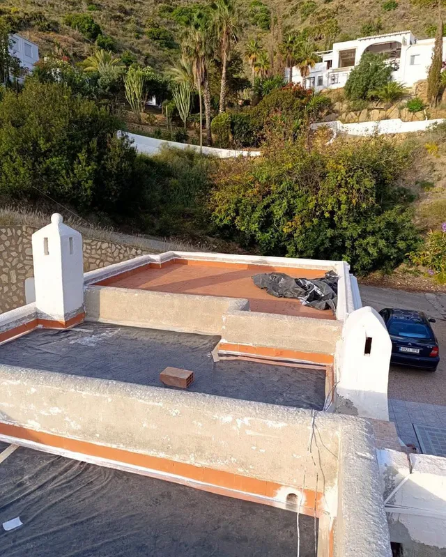 Renovación e impermeabilización de cubierta plana con membrana de poliuretano