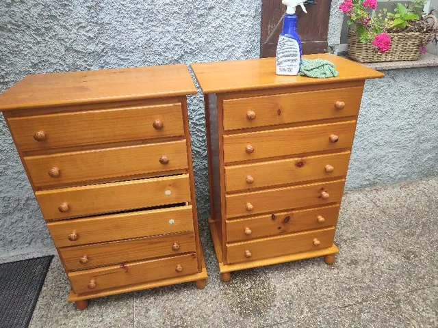 Restauración de cómodas de pino antiguas