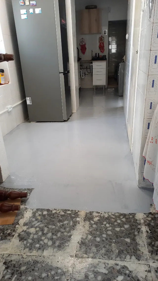 Pintar suelo con epoxica soluble en agua