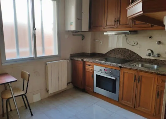 Renovación de cocina: pintar azulejos, cambio de suelo y más