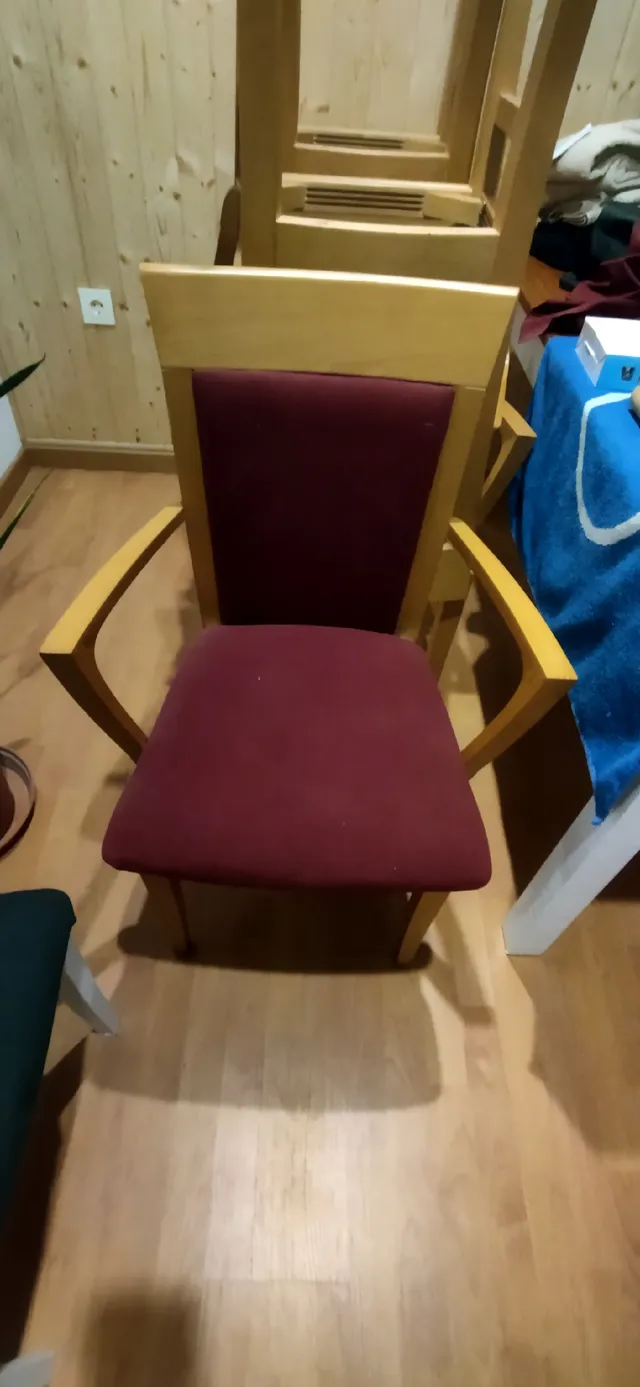 Renovación de las sillas del salón