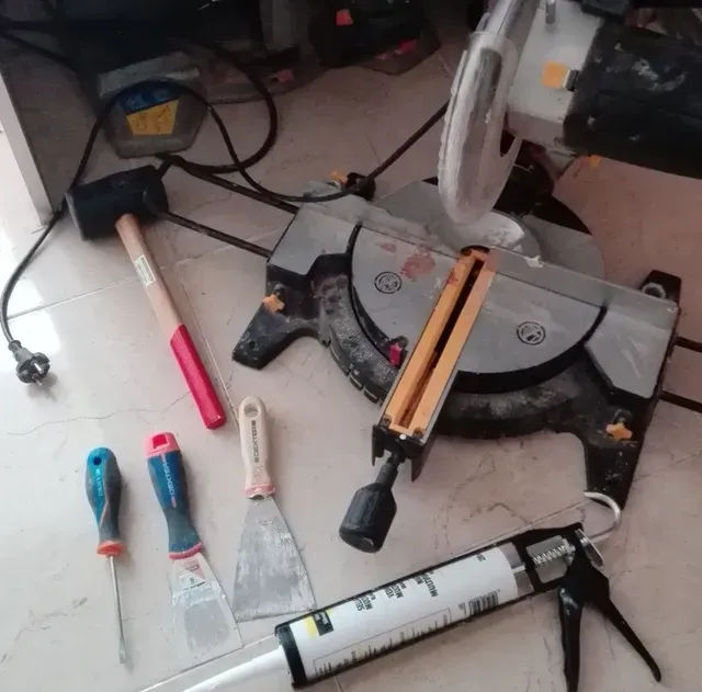 Aprende cómo instalar suelos laminados en comedor, pasillo y habitaciones