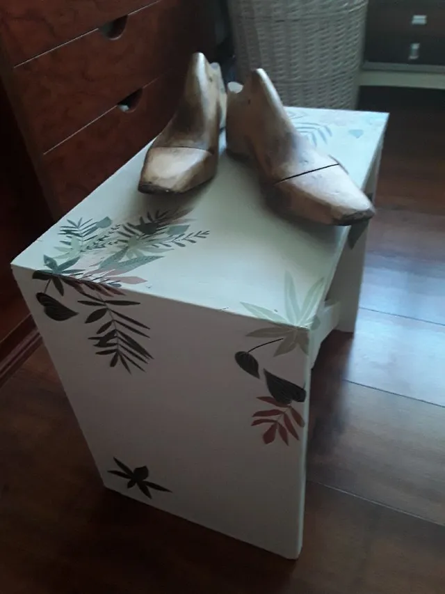 Banco con decoracion vegetal