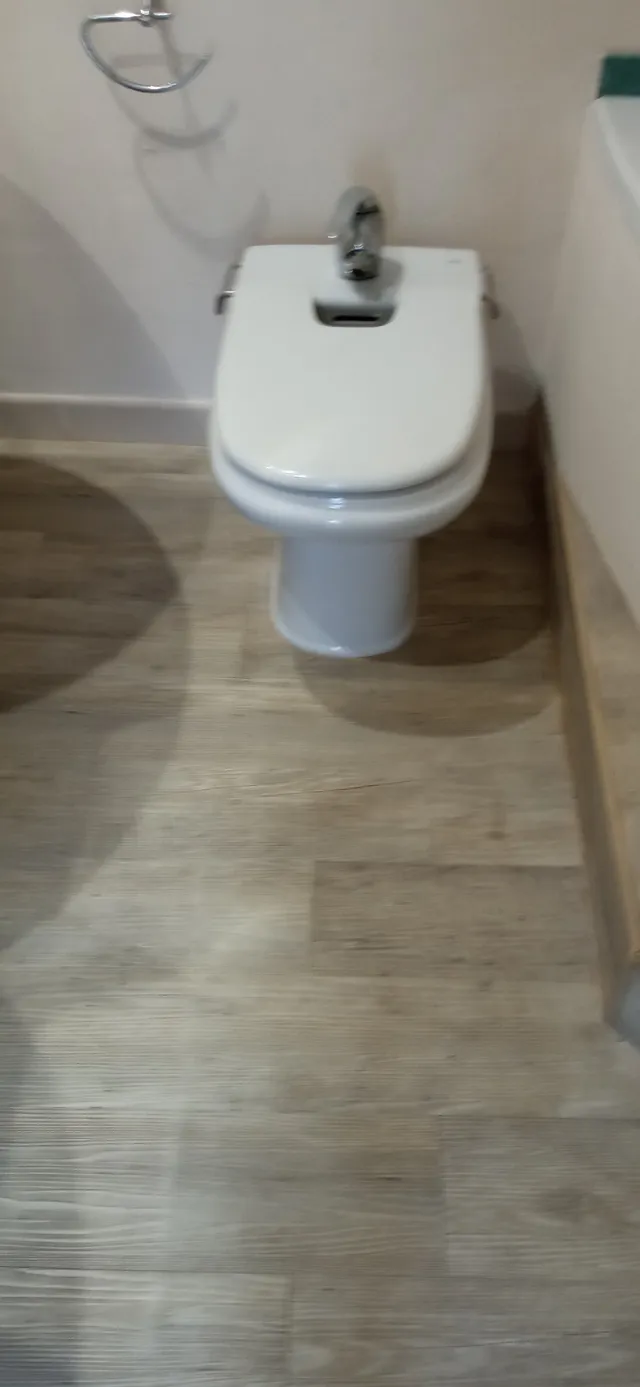 Suelo vinilico adhesivo