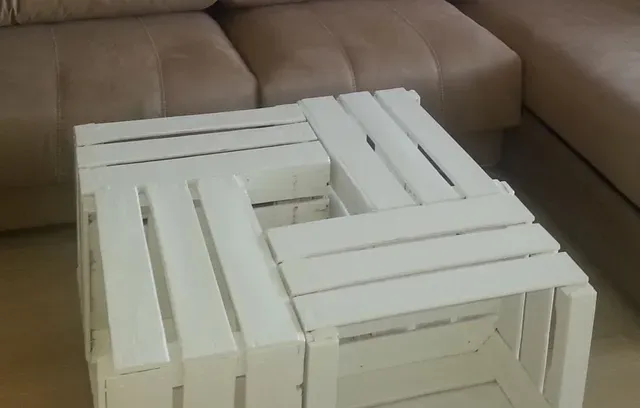 Mesa de centro con cajas de fruta