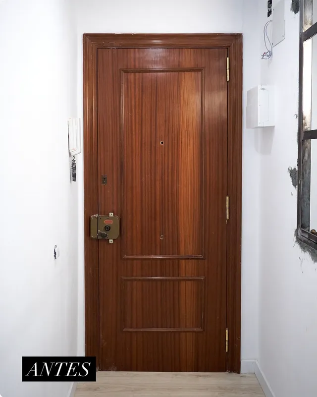 Cómo lacar una puerta antigua con pistola pulverizadora