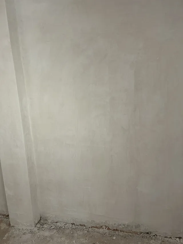 Pintando paredes de una habitación