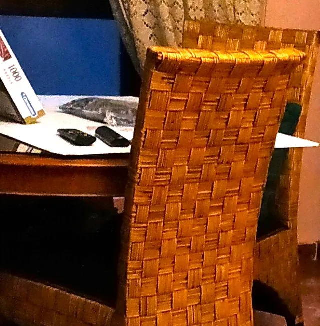 Cómo restaurar una mesa y sillas antiguas con pintura a la tiza