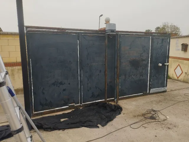 ¿Qué pintura me recomendáis para pintar una puerta de garaje que está muy oxidada y en mal estado?