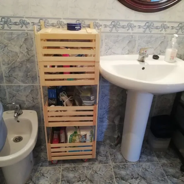 DIY: mueble para el baño con cajas de madera